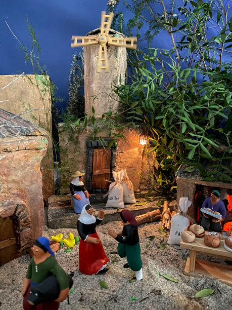 自制的耶稣诞生场景的陶瓷雕像图片下载