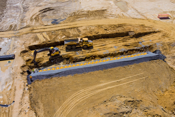 为商业建筑建造生态友好的雨水解决方案图片下载