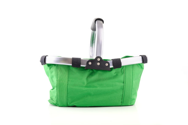 绿色织物或洗衣篮孤立在白色背景上。图片下载