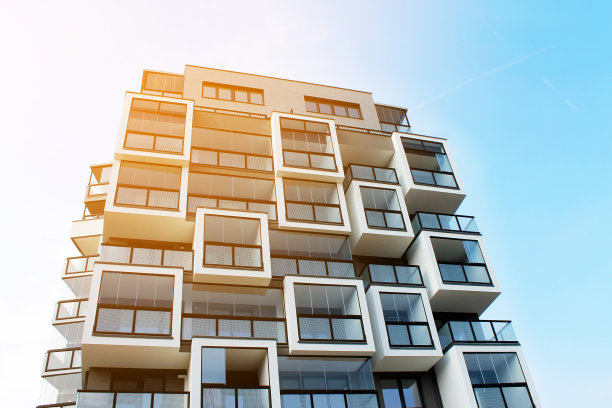 新现代的欧洲建造的公寓楼的观点。图片下载