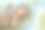 刚出生的女婴躺在床上。婴儿刚满两周。图片下载
