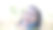 快乐的年轻女孩在日落前的草地上与美丽的光。图片下载