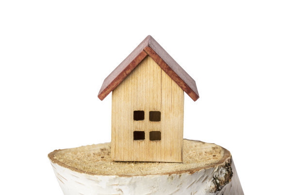 白色背景上的小木屋模型图片下载