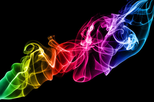彩色梯度烟在黑色图片下载