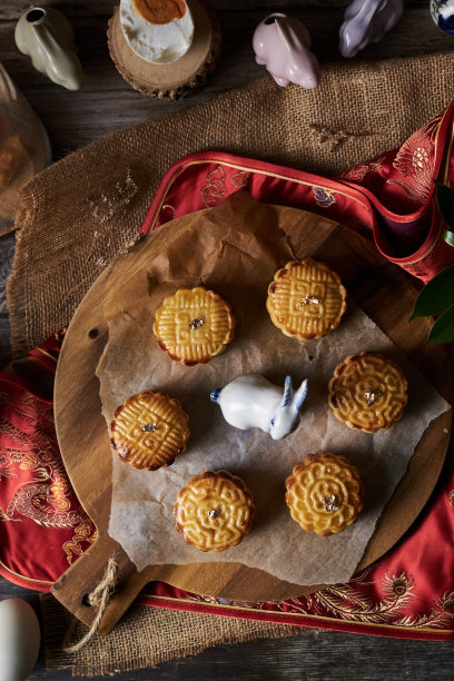 月饼是中国传统的中秋节糕点。图片下载