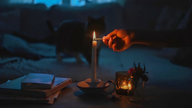 用一根火柴点燃一支蜡烛
晚上股票图片图片下载