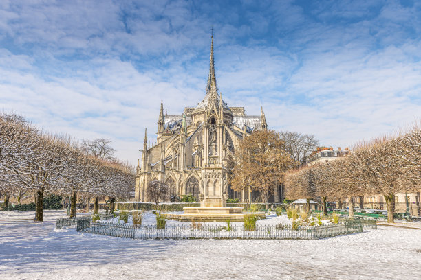 冬天的巴黎圣母院图片下载
