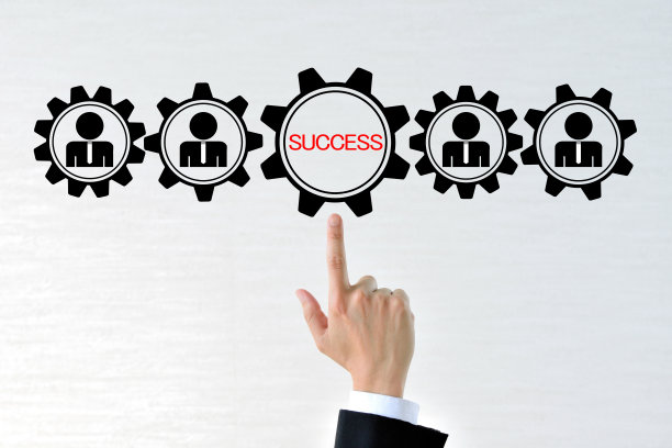 商人的手和齿轮，商人的象形文字和成功字图片下载