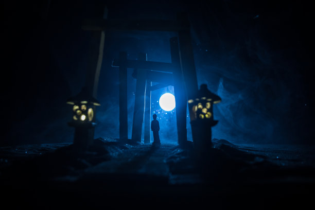 创意艺术品装饰。抽象的日式木质隧道。有选择性的重点图片下载