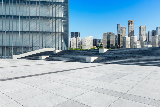 全景天际线和现代商业办公大楼与空地板图片下载