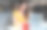 白人妇女工作在迷你面包车露营与电脑笔记本电脑图片下载