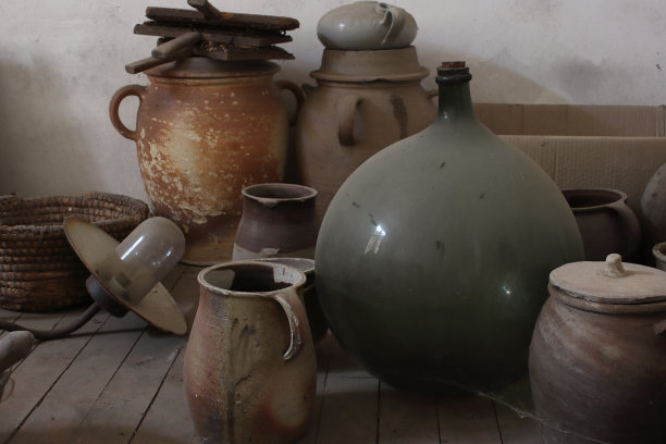 阁楼里的古董图片下载