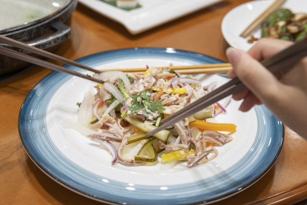 粤菜“五花肉沙拉”的特写图片下载