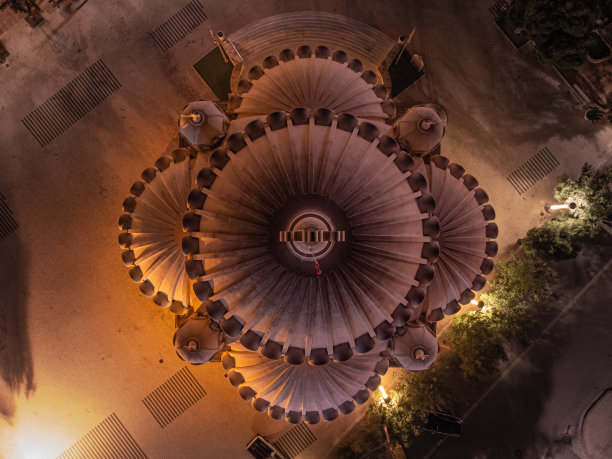 希腊雅典格列法达的圣·康斯坦丁和海伦东正教都会教堂的夜景照片图片下载