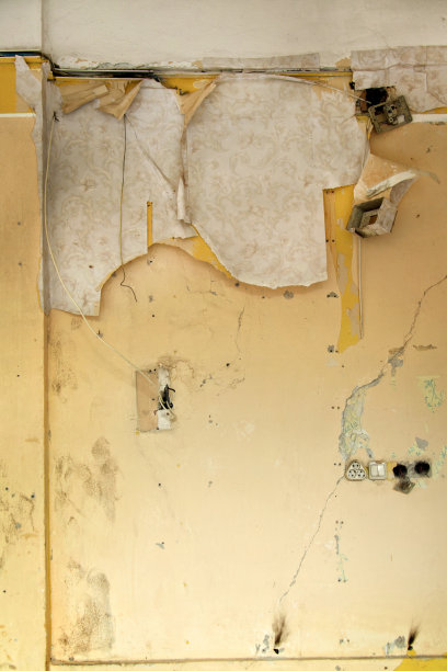 近距离剥离肮脏的黄色墙壁纹理从住宅建筑外部图片下载
