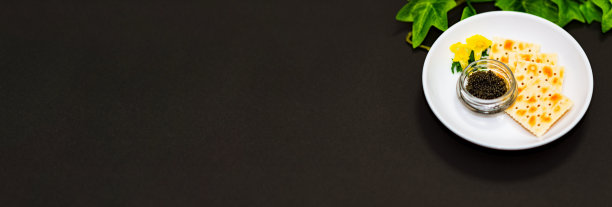 饼干和鱼子酱图片下载