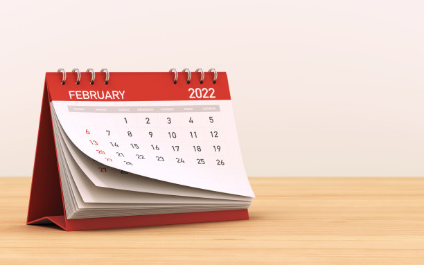 2022红色二月日历站在木地板库存照片图片下载