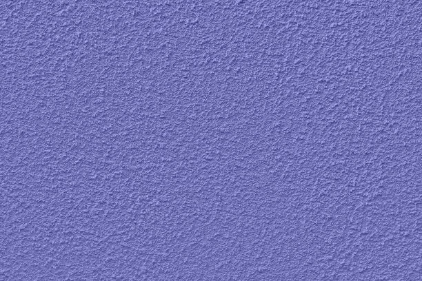 蓝紫色的粗糙的灰泥墙。表面的纹理石膏在时尚的颜色2022年非常佩里。抽象建筑背景灰泥设计元素。图片下载