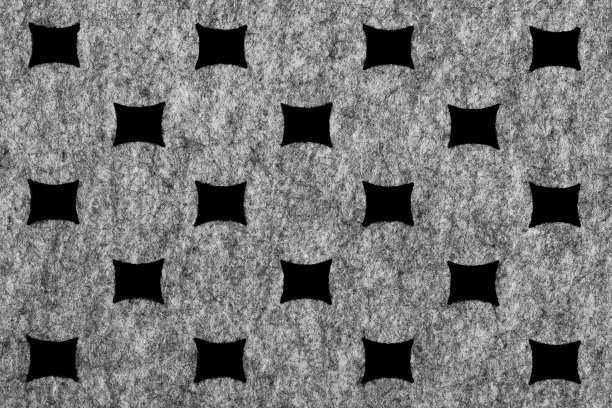 软灰色毡表垫在黑色的背景。毛毡面板与穿孔顶视图图片下载