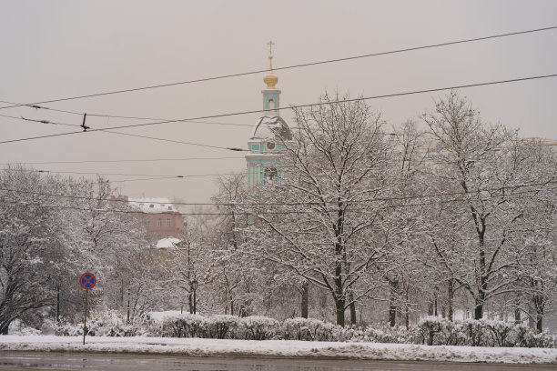 莫斯科冬日的城市风光。图片下载