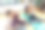 两名年轻的运动女性通过笔记本电脑在家里的地板上进行在线健身课程后的锻炼。图片下载