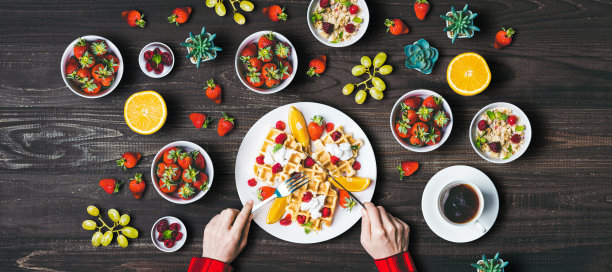 美味的华夫饼甜点配水果图片下载