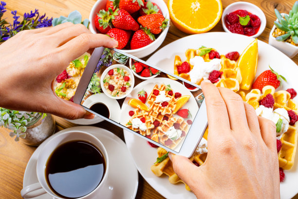 美味的华夫饼甜点配水果图片下载