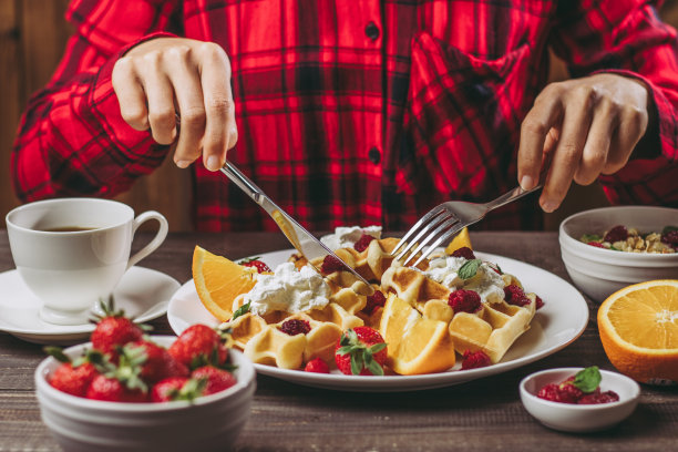 美味的华夫饼甜点配水果图片下载