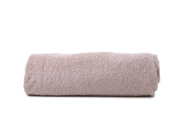 干净的卷毛巾孤立在白色背景上图片下载