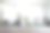 木制的桌子，模糊的现代办公背景。用于产品展示。图片下载