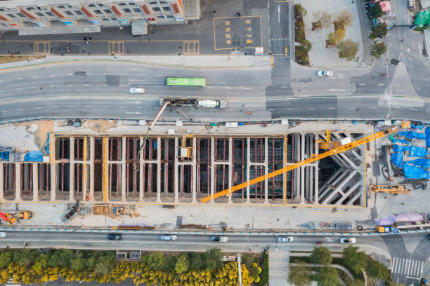 市中心正在修建地铁隧道图片下载