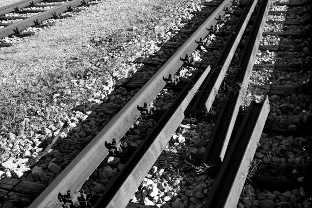 戏剧性的铁轨断裂的铁路场景图片下载