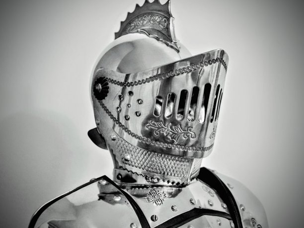 中世纪钢骑士盔甲模型特写图片下载