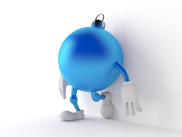 圣诞装饰字符靠在墙上的白色背景图片下载