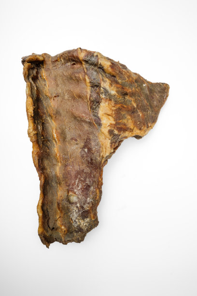 白色背景上的培根排骨图片下载