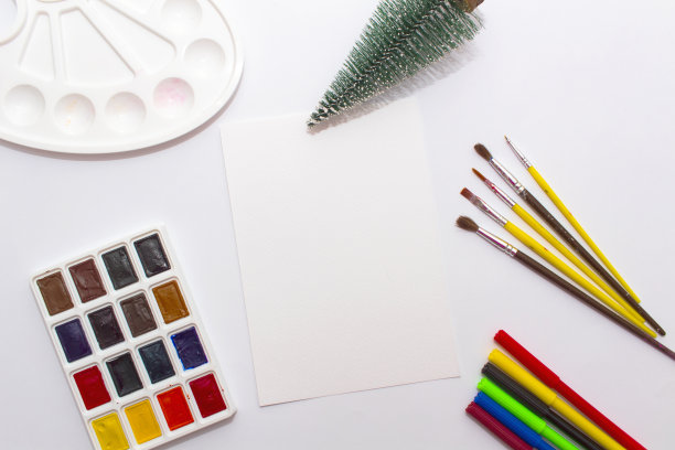 排艺术家画笔，水彩颜料，调色板，毡尖笔绘画。图片下载