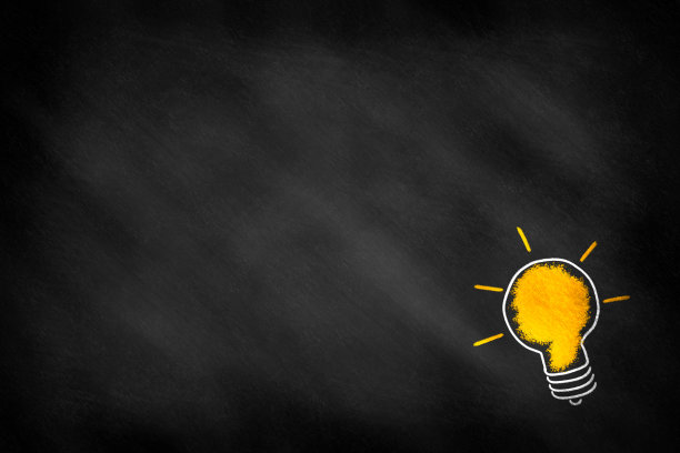 黑板上的灯泡图片下载