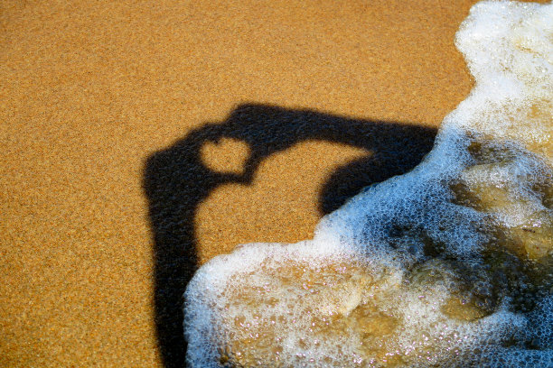 海滨的心形图片下载