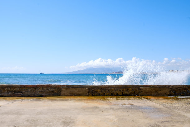 马拉加面向大海的视角图片下载