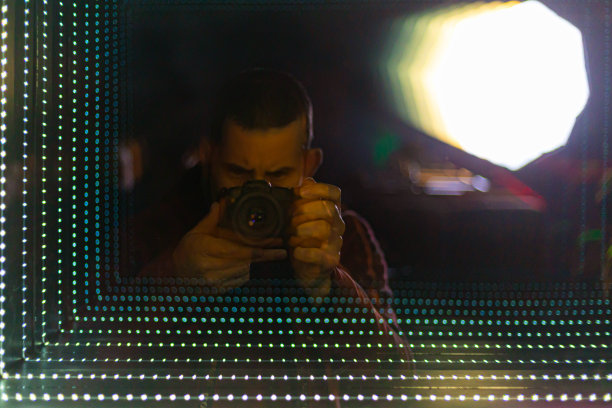 未来的自画像图片下载