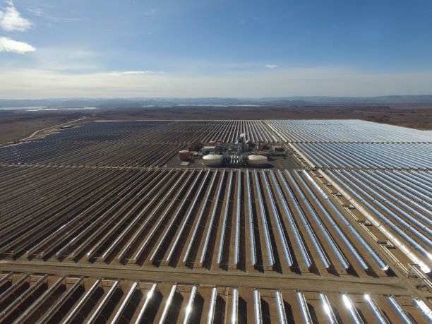 Ouarzazate太阳能电站，也被称为Noor电站，是一个太阳能综合电站，位于摩洛哥Drâa-Tafilalet地区，距离Ouarzazate镇10公里，位于Ghessat农村委员会地区。图片下载