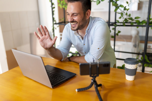 Vlogger录制产品评论视频图片下载