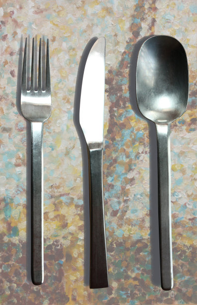 摆着餐具的桌子图片下载