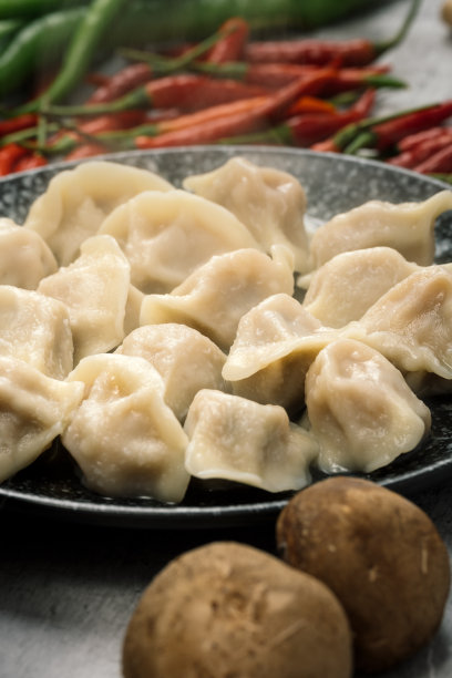 石板上的饺子图片下载