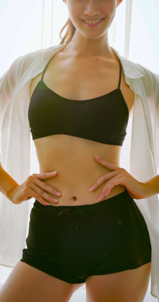 女人展示她的身材图片下载