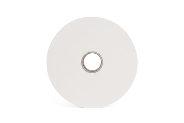 厕纸卷孤立在白色背景上。收银带，收银纸卷带剪切路径。橡胶辊。白色松紧带卷缝纫特写。布带或布带图片下载