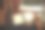 这张照片拍摄于一个年轻人的背部，他在一张空白的螺旋形笔记本上写字，在一张木制的桌子上用笔记本电脑和手机工作图片下载