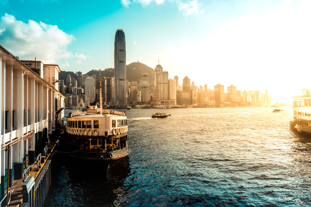 香港维多利亚港的日落和天星小轮图片下载