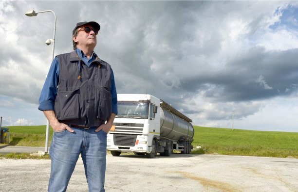 卡车司机的电话图片下载