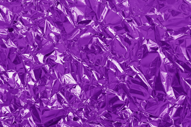 紫色金属箔光泽质感，褶皱包装纸为背景和设计艺术作品。图片下载